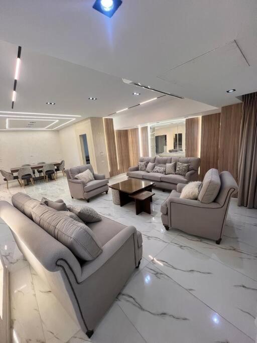 Luxury 3br Modern With Nile View From Apartment *